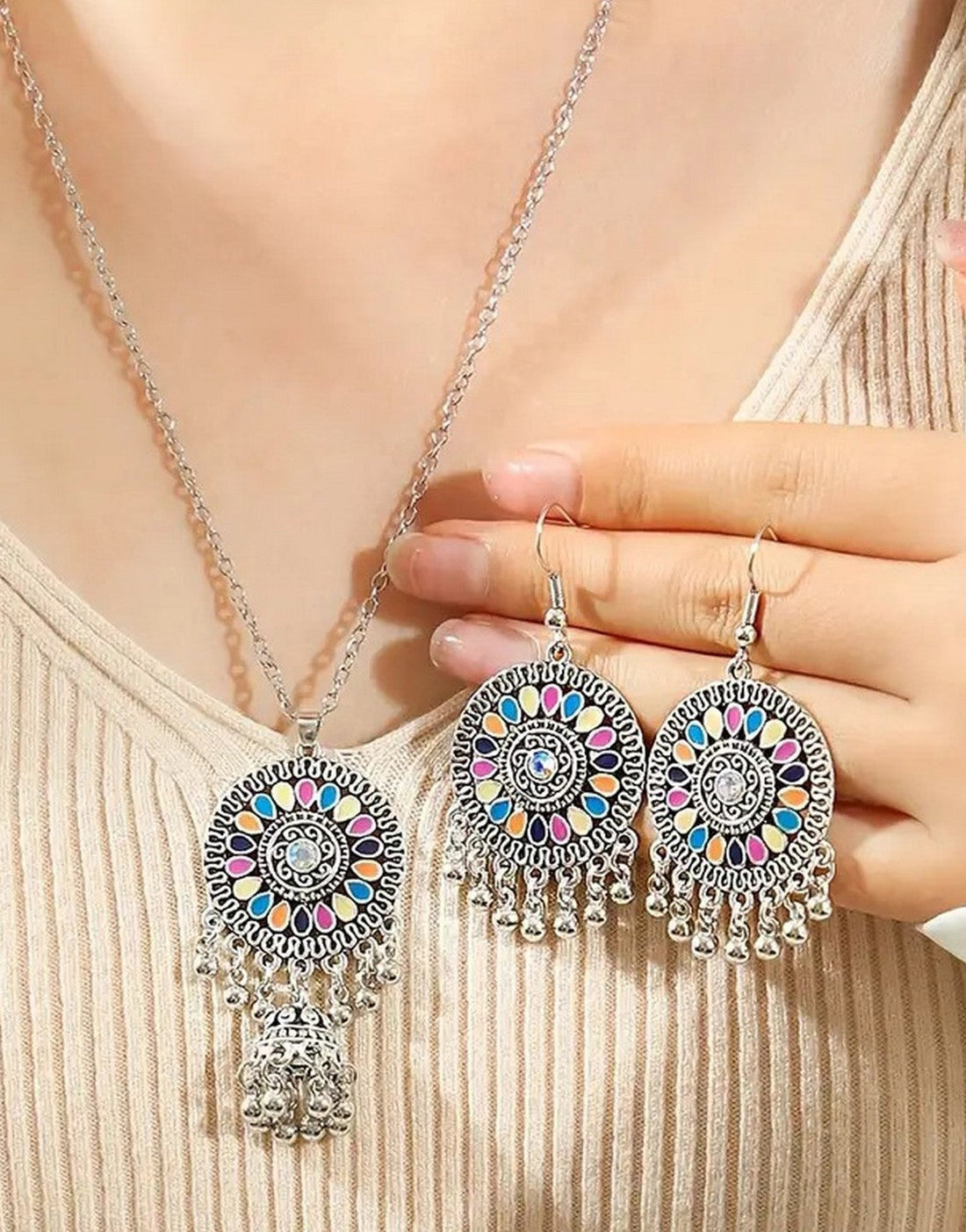 Bohemian Style Silvery Round Women's Jewellery Set with Pendant & Earrings